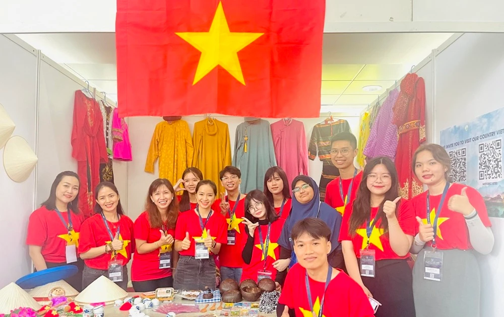 Sinh viên Việt Nam check-in tại Diễn đàn Văn hóa thanh niên ASEAN lần thứ 9: Đi cùng nhau để bảo tồn văn hóa truyền thống ✨