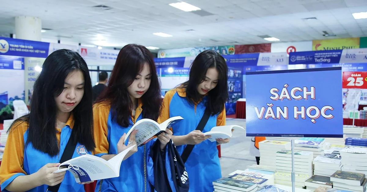 Giới trẻ ơi, sách nào "thay đổi cuộc đời" bạn nhất? Tham gia cuộc thi online ngay thôi! ✨