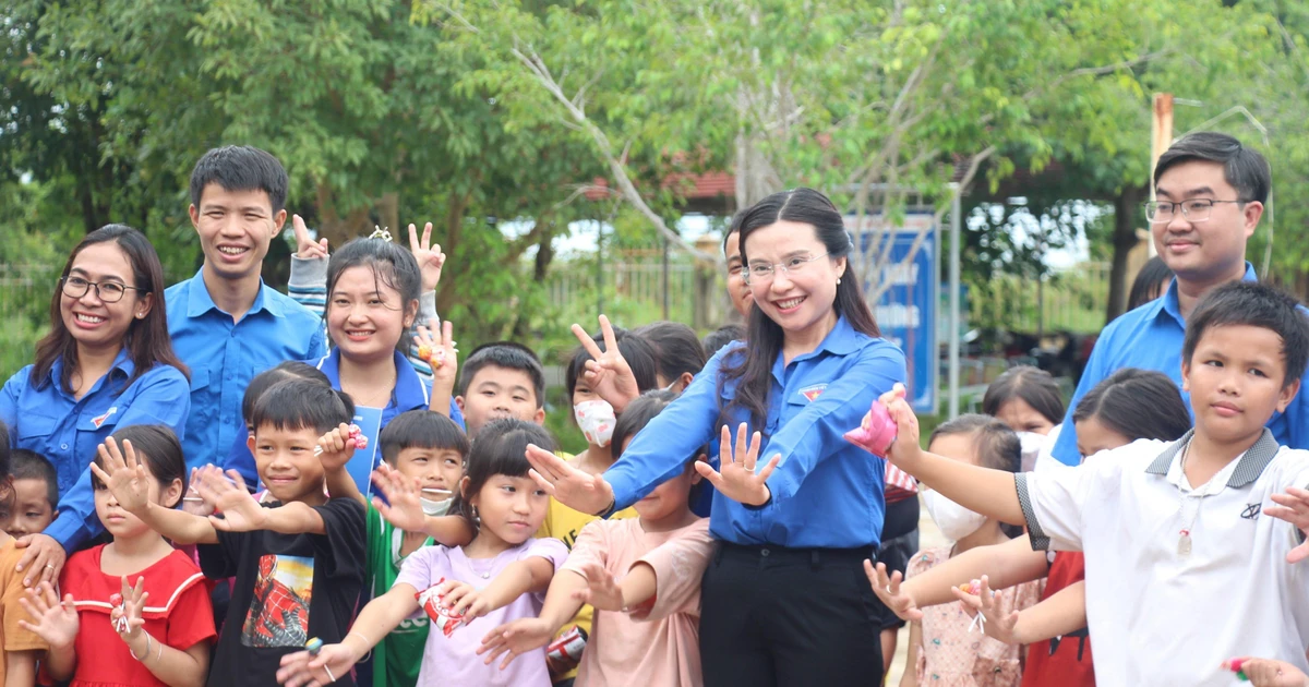 Đoàn thanh niên "đổ bộ" Ea Súp mang theo cả trái tim tình nguyện