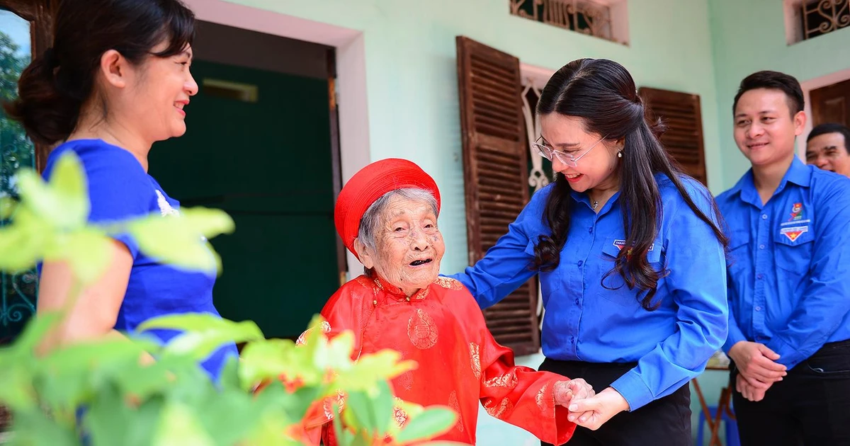 Bí thư T.Ư Đoàn thăm mẹ Việt Nam anh hùng và sinh viên tình nguyện tại Bắc Ninh - Những hoạt động ý nghĩa trong mùa hè xanh