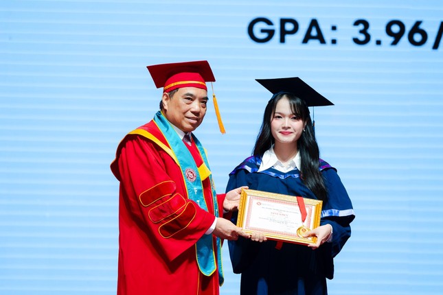 0128ee150612ce2e8208.jpg