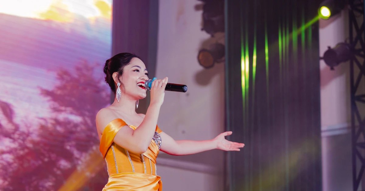 Sao Mai Thu Lương khiến thầy cô và sinh viên ĐH Công nghiệp Hà Nội "sốc visual" giọng hát