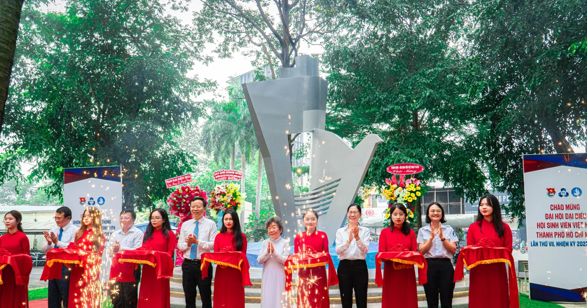 ĐH Bách Khoa vừa có thêm địa điểm sống ảo cực nghĩa, check-in đi kèm bài học lịch sử đỉnh của chóp!