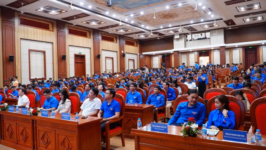 38 sinh viên ưu tú được kết nạp Đảng sau Chiến dịch 'Mùa Hè Xanh' 2023 - quá đỉnh luôn!