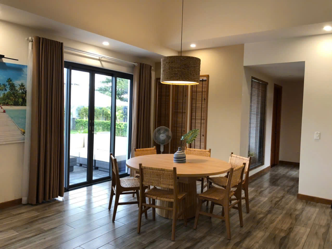 Đi du lịch nhóm đông: Chọn villa hay khách sạn cho chuẩn chỉnh? ️