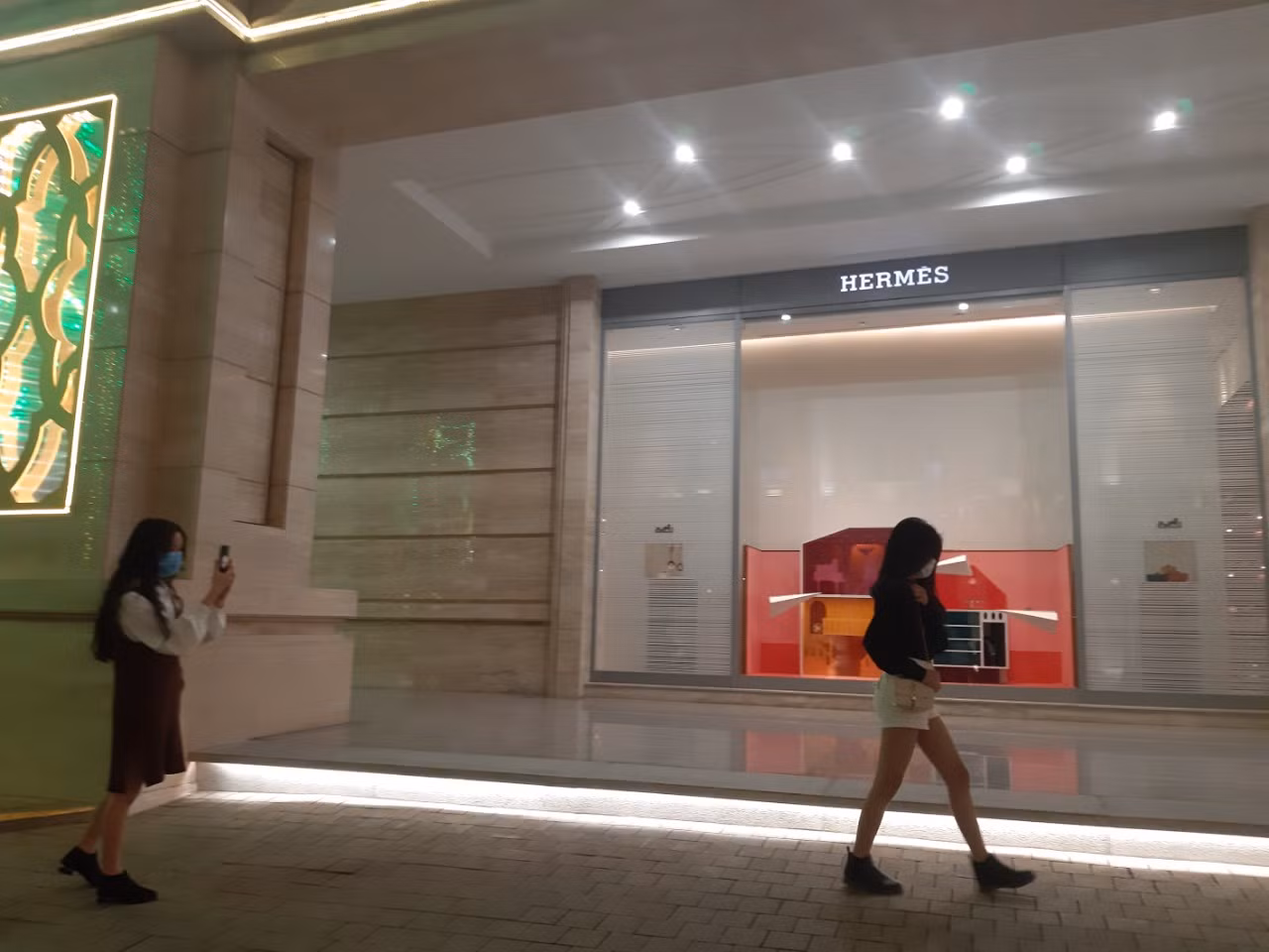 0342562439ed28e08196.jpg