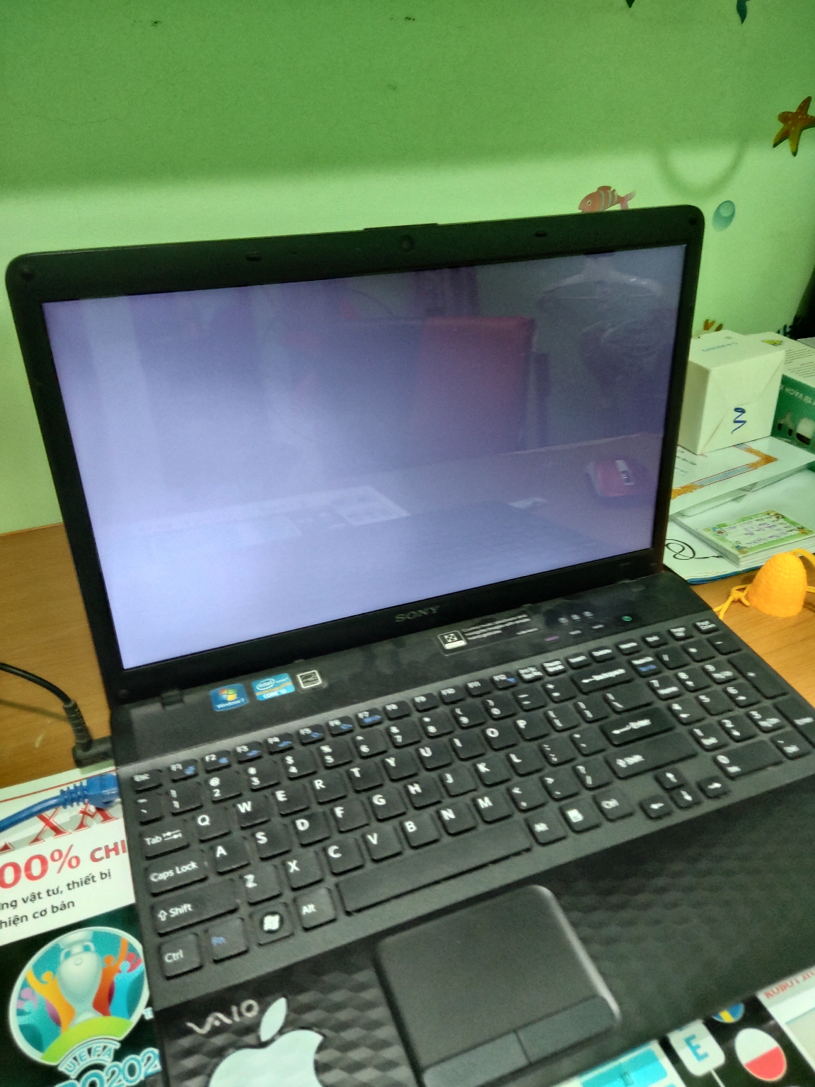 Cứu với! Cài Win 10 xong màn hình đen sì, không vô boot được – máy Sony đây