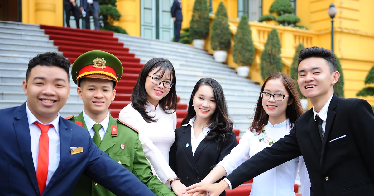Sáng nay đối thoại thẳng với anh Chủ tịch Hội Sinh viên - Gen Z chuẩn bị hiến kế thôi!