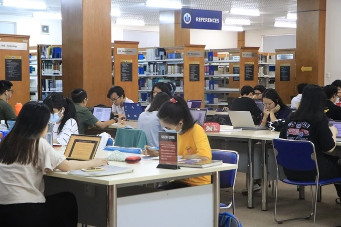 Loạt trường đại học cho sinh viên nghỉ học tập trung vì dịch, chuyển sang online gấp