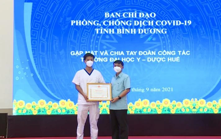 Bình Dương tri ân các chiến binh áo trắng ĐH Y Dược Huế sau 40 ngày chiến đấu chống dịch