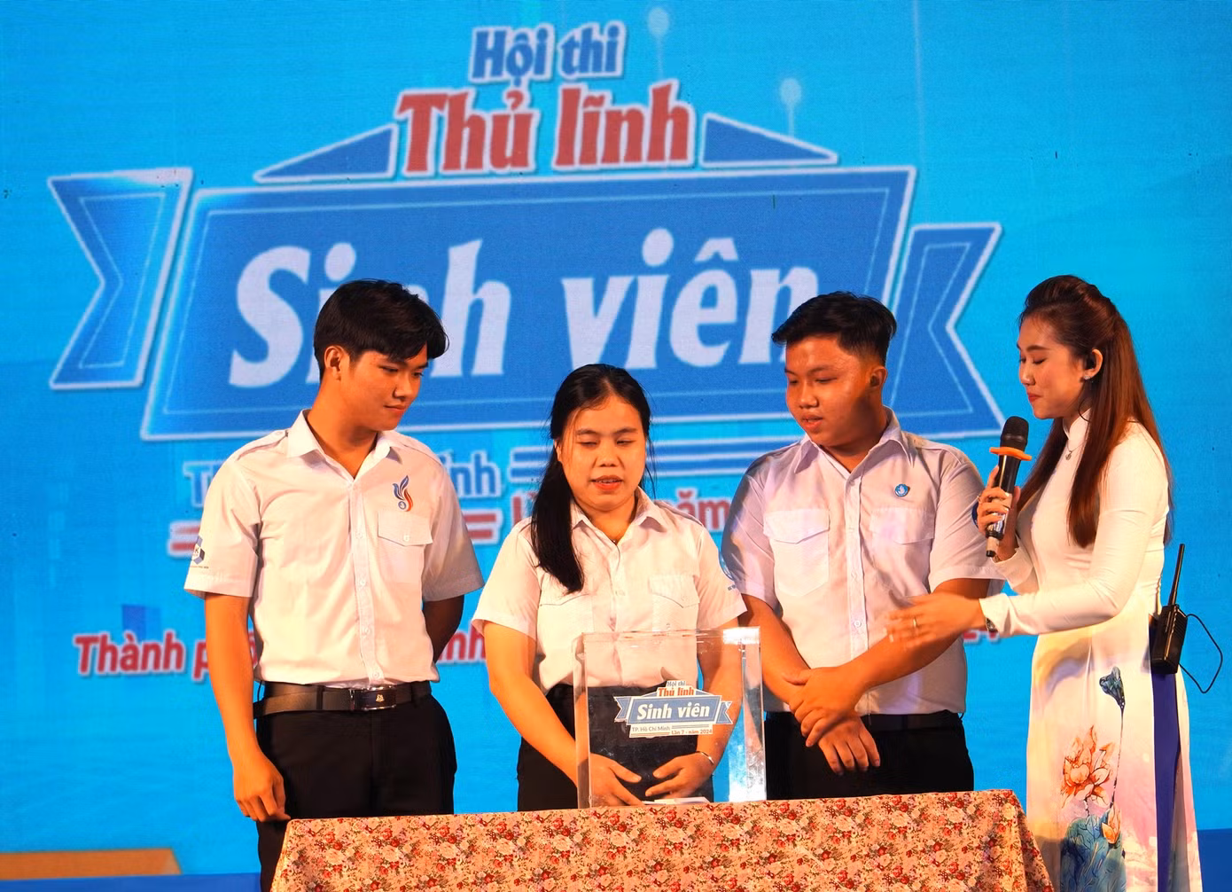 0811eedd1bc86516f7f8.jpg