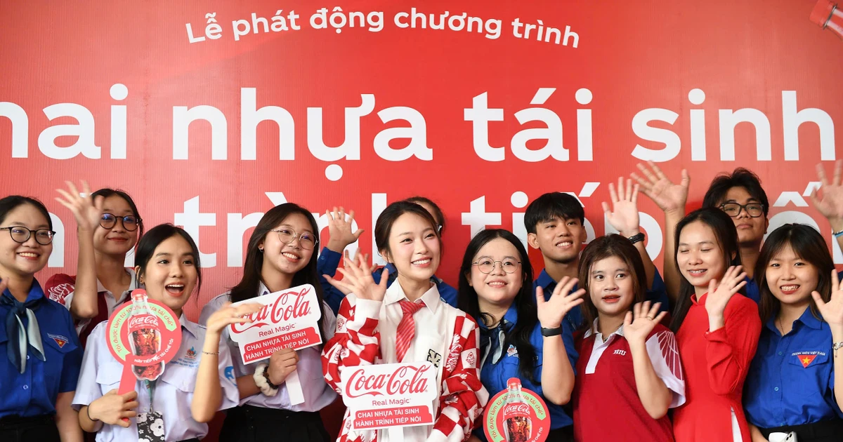 Gần 1.000 sinh viên Sài Gòn hưởng ứng chương trình 'Chai nhựa tái sinh, hành trình tiếp nối' ♻️