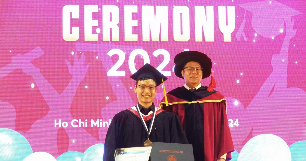 Trường ĐH Quốc tế (ĐHQG TP.HCM) trao Huy chương Vàng cho học viên thủ khoa siêu đỉnh
