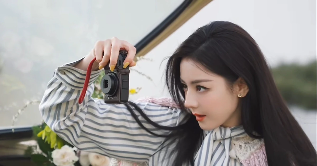 Địch Lệ Nhiệt Ba gây bão với cấu trúc xương hoàn hảo, visual không cần chỉnh sửa vẫn đỉnh của chóp