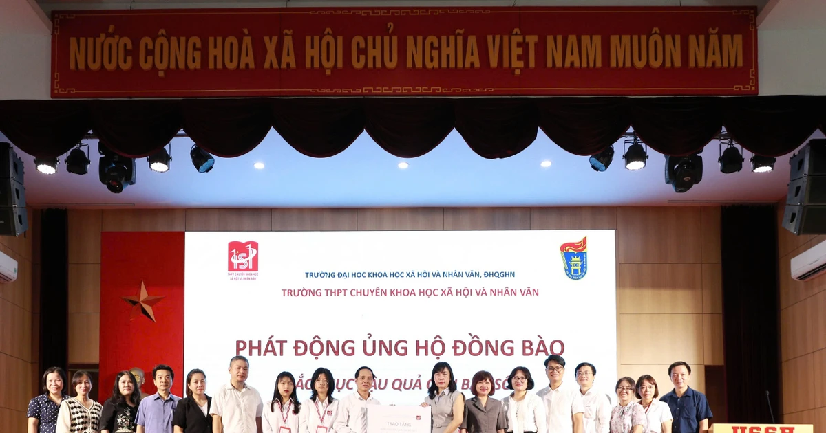 Thầy trò trường Chuyên KHXH&NV chung tay góp gần 100 triệu đồng ủng hộ sinh viên 'nhân văn' gặp nạn bão lũ