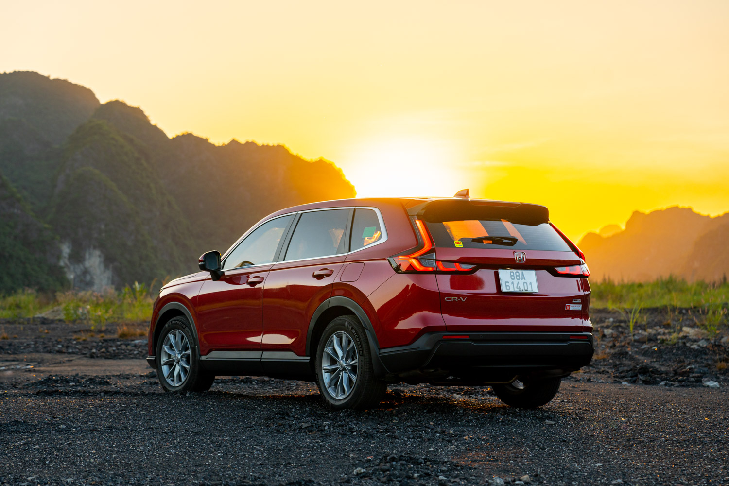 Honda CR-V thế hệ 6 động cơ xăng lên đời: Thêm đồ chơi an toàn xịn xò, màn hình to hơn chất hơn! ✨
