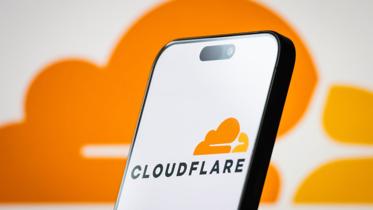 Cloudflare là gì mà chỉ cần "hắt hơi", 20% Internet lập tức "sổ mũi"?