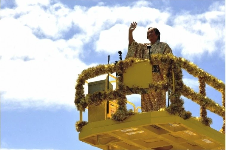 Nam diễn viên huyền thoại Nhật Bản Ken Matsudaira nhảy samba cực đỉnh trên bục cao 15m ✨