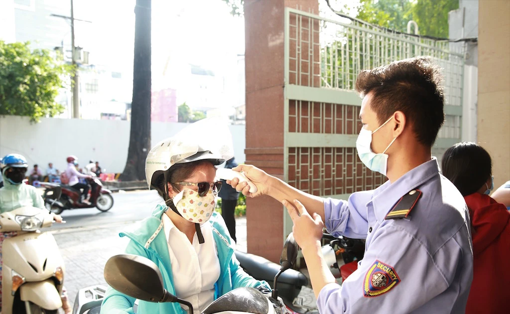 Loạt trường ĐH sẵn sàng "chiến" với COVID-19 bằng đủ chiêu thức!