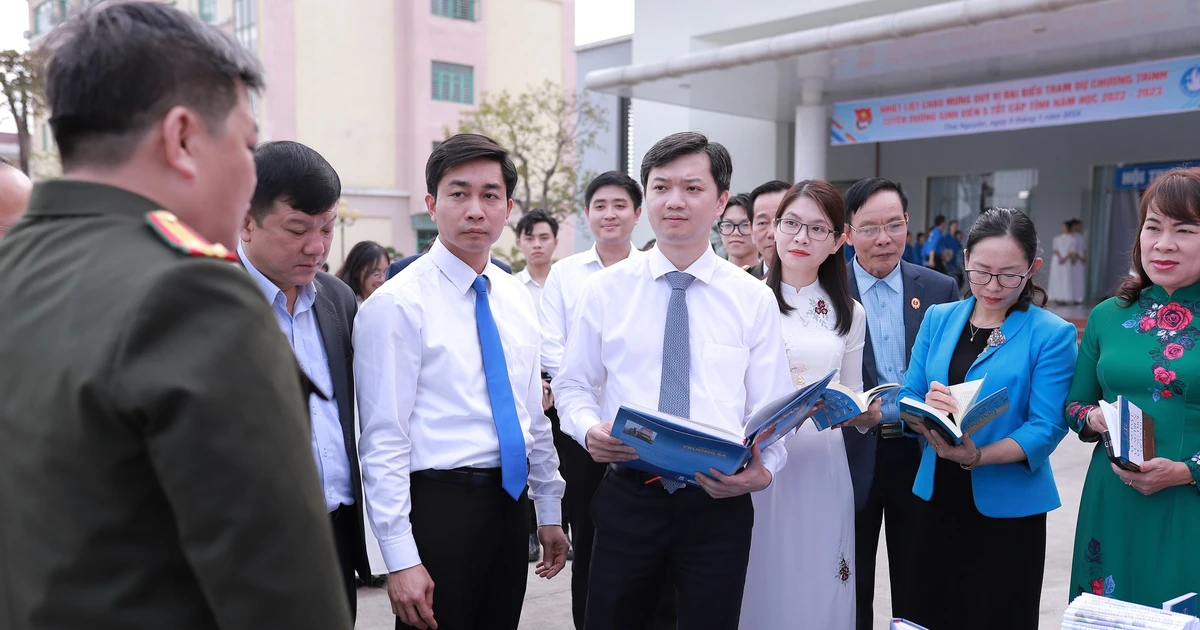 Sinh viên Thái Nguyên cháy hết mình với triển lãm Biển đảo Tổ quốc ✨