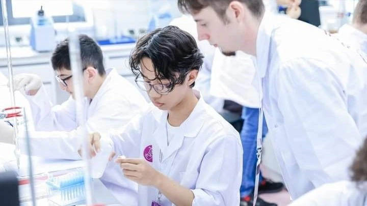Nam sinh Y khoa "đổi đời" từ thần đồng Hóa đến tình nguyện viên nhiệt huyết