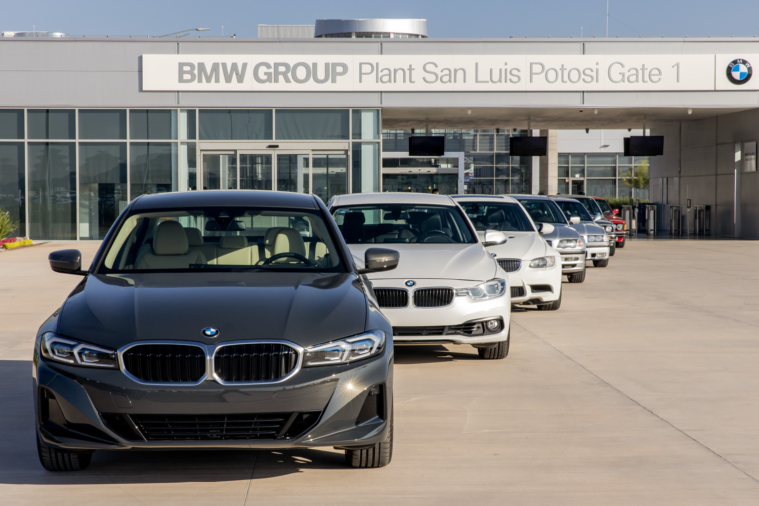 BMW Group "cân" cả năm 2025: Xe điện bùng nổ, châu Âu và Mỹ "gánh team" ⚡