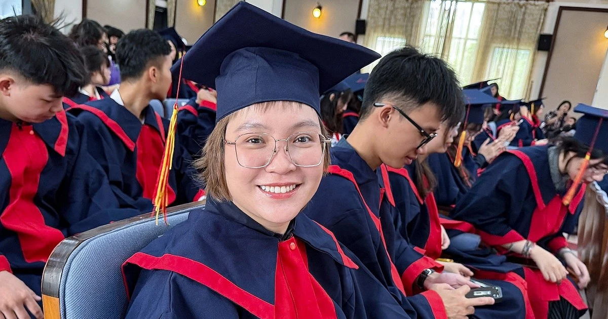 Chị thủ khoa 38 tuổi của ĐH Mỹ thuật: "Đi chậm cũng được, miễn là đúng hướng" ✨