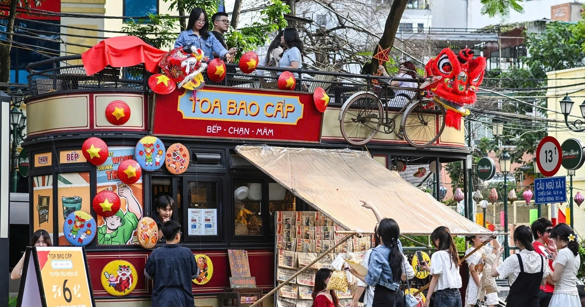 Bạn trẻ mê mẩn với không gian "xuyên không" về Hà Nội thời bao cấp
