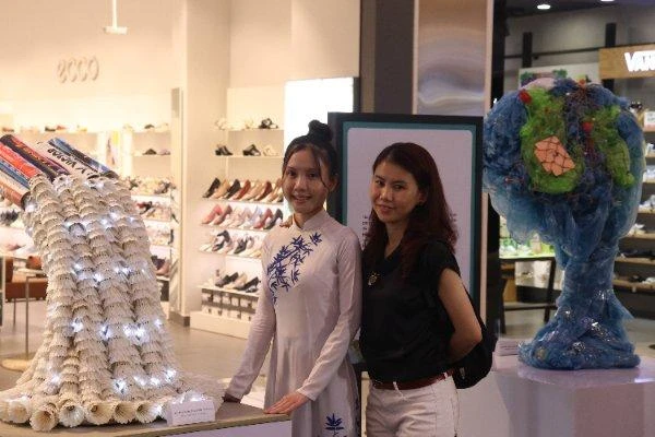 Rác thải hóa nghệ thuật - triển lãm xịn sò khiến giới trẻ phải check-in rần rần