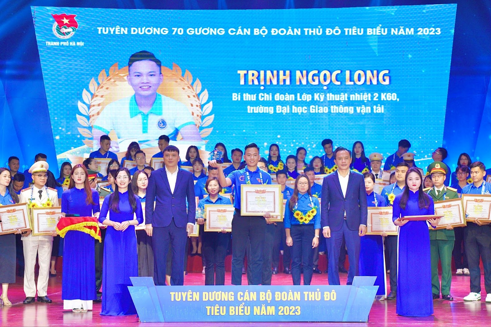 1563c9eac96f05e40e36.jpg