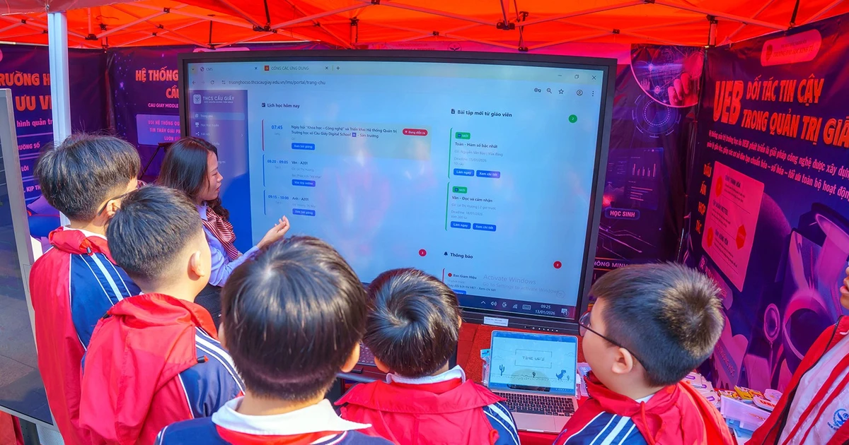 ĐH Kinh tế "thả" hệ thống quản lý trường học số cho THCS Cầu Giấy - chuyển đổi số xịn sò đây rồi!