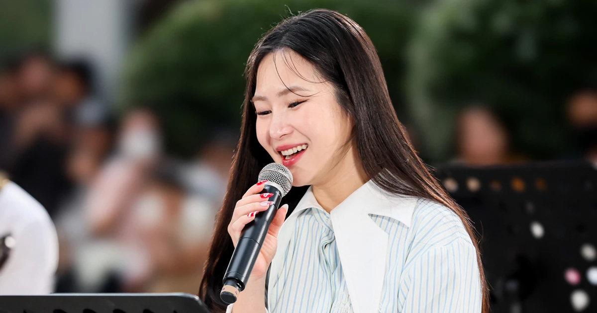 Hương Tràm bất ngờ comeback Vbiz, "gây sốt" khi hát "Em gái mưa" bản tiếng Anh cực cháy