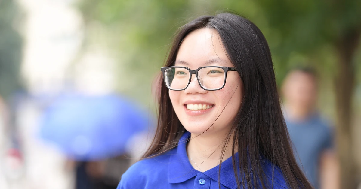 Muốn gặp Thủ khoa Đinh Thị Bích Ngọc? Khó lắm, vì bận... "cõng" các sĩ tử đi thi! ✨