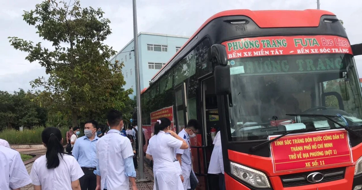 Vừa nhận bằng tốt nghiệp xong, các bác sĩ trẻ ĐH Y Dược Cần Thơ lập tức lên đường chống dịch luôn