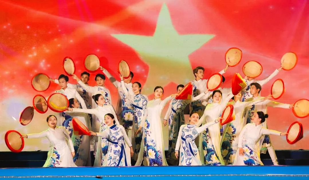 Đêm Gala sinh viên Sài Gòn bùng nổ cảm xúc, trao 29 suất học bổng ý nghĩa