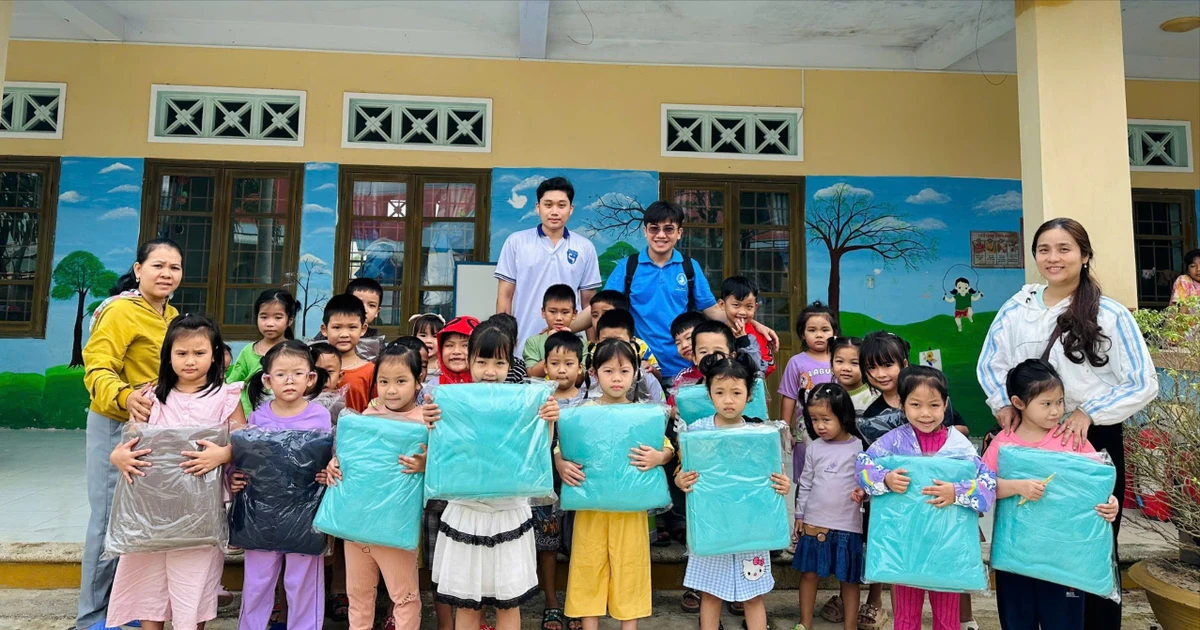 Sinh viên HUSC "phản ứng nhanh" hỗ trợ cộng đồng như siêu anh hùng thời @.0 ‍♂️