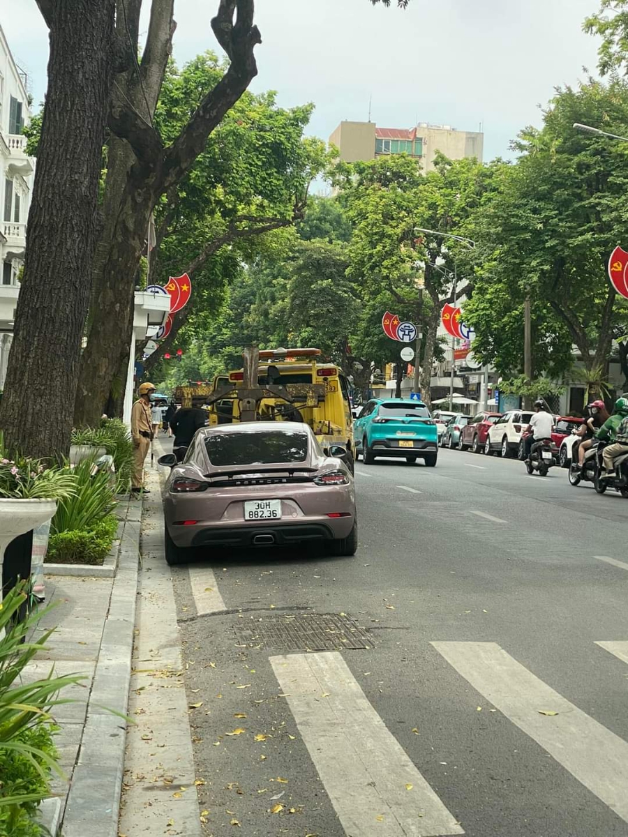 Chị nào đang ở Metropole thì ra nhanh kẻo muộn nha! ‍♀️