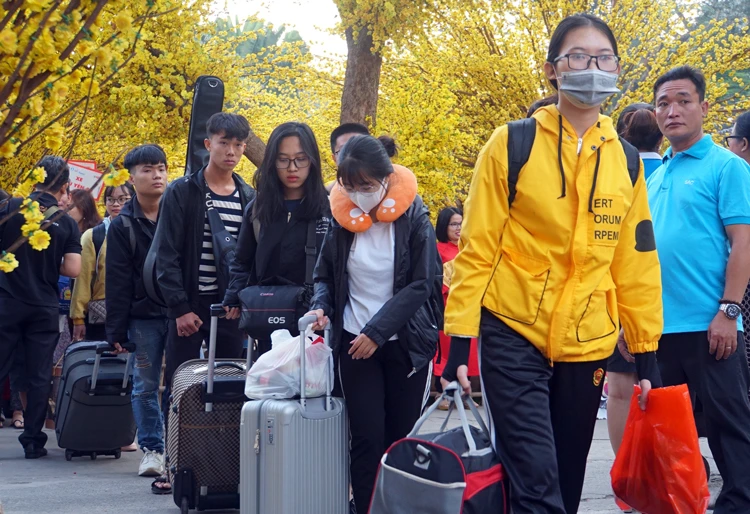 Hàng loạt sinh viên được "ăn Tết sớm" vì dịch bệnh - Vui mà cũng lo lo