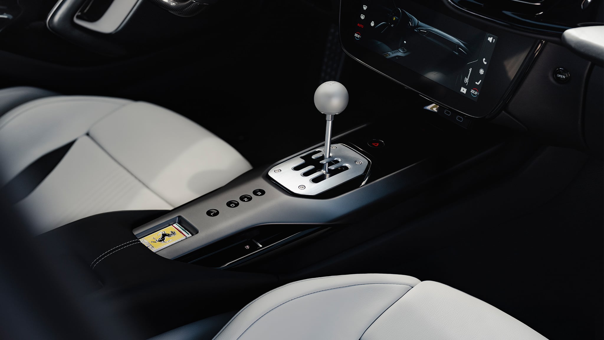 Ferrari 12Cilindri Manuale: Siêu xe V12 số sàn "fake" nhưng cảm giác "real" đỉnh của đỉnh ️