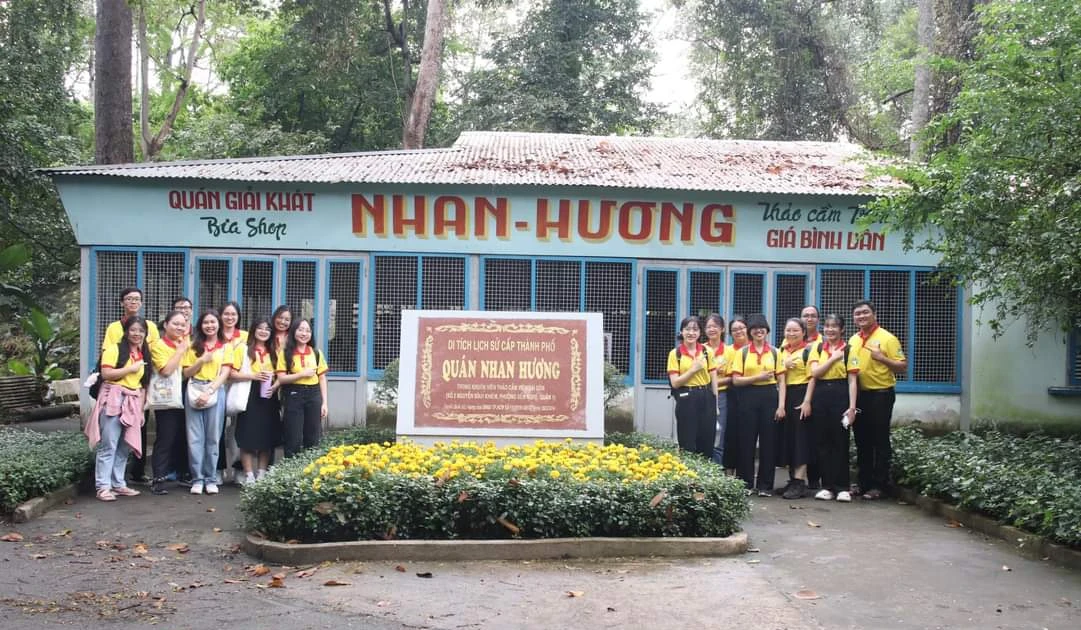 Tour về "địa chỉ đỏ" đang gây sốt giới trẻ Sài Gòn, tự tay thiết kế hành trình còn xịn hơn