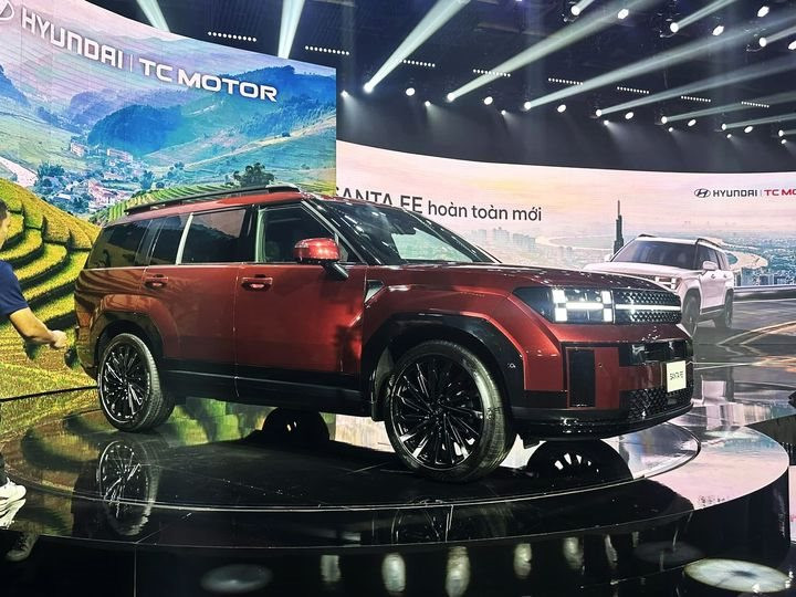 Hyundai Santa Fe 2024 chính thức trình làng tại Việt Nam, giá ngon nếu không bị "phụ kiện ép"