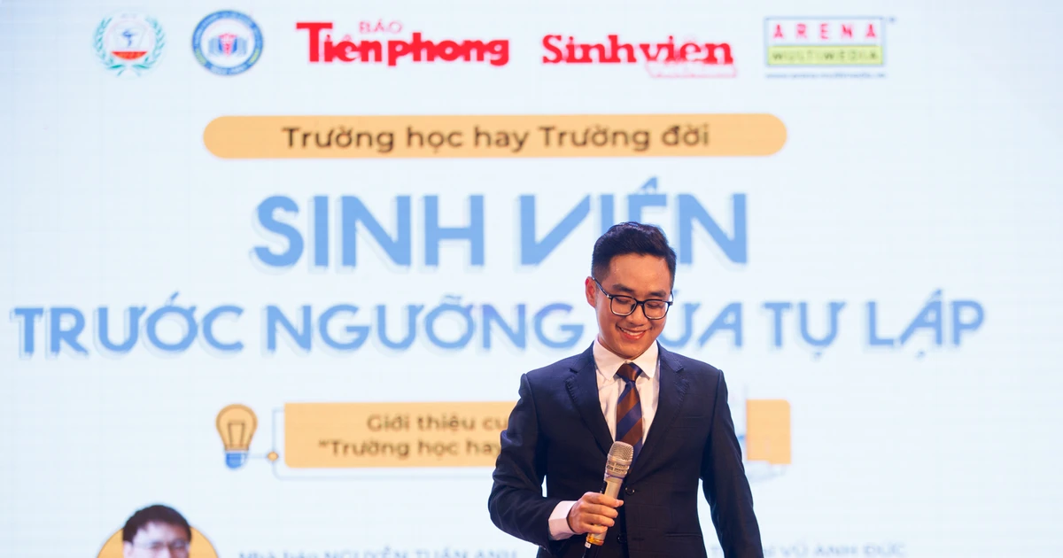 Ca sĩ Nguyễn Trần Hiếu "tiếp lửa" cho sinh viên Dược Hải Dương - Vibes cực xịn