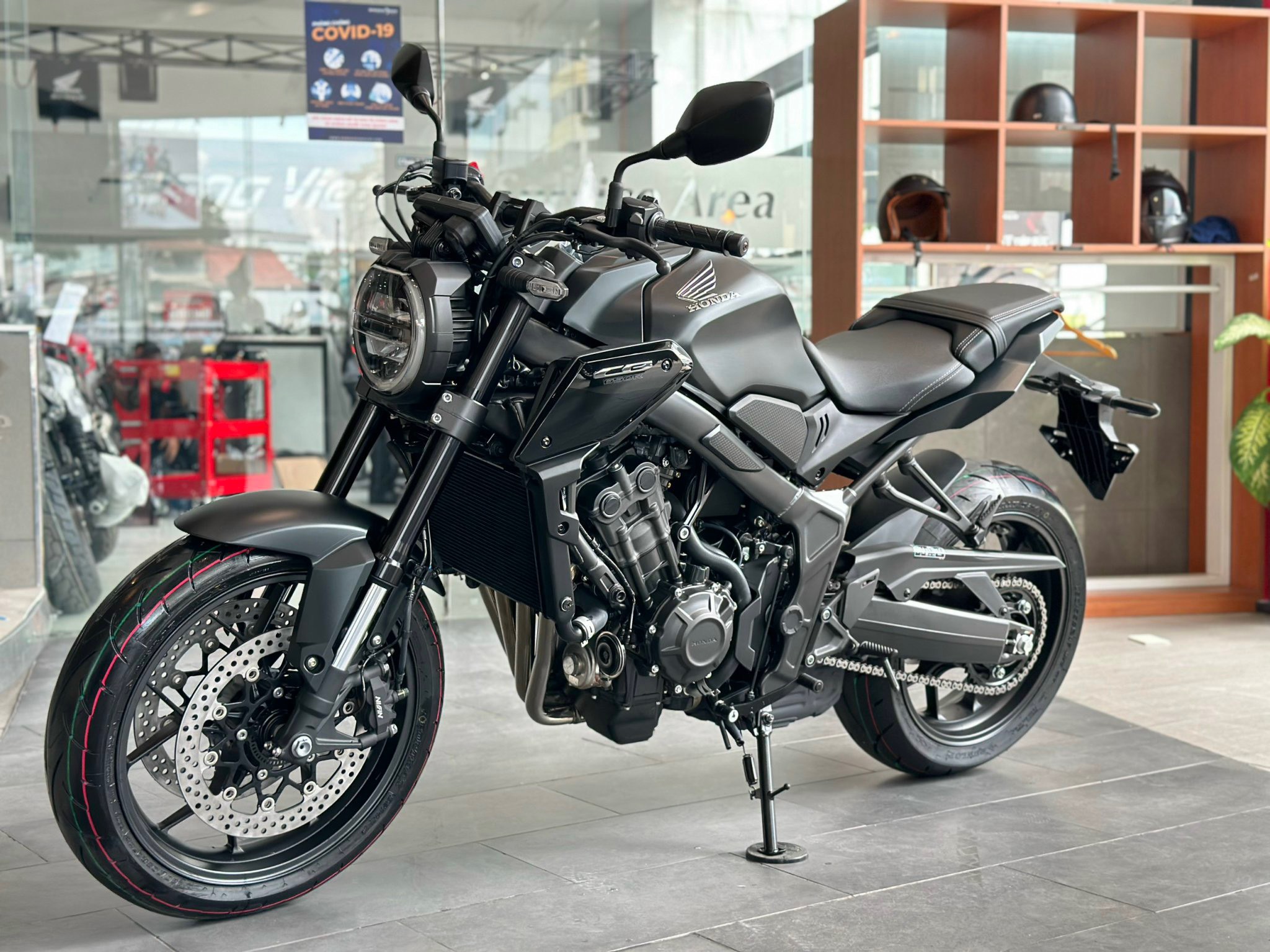Honda CB650R 2023 Black Edition - Giá sốc chưa đến 200 triệu, hàng chính hãng mới cứng!