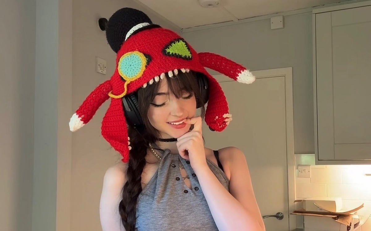 Nữ streamer Liên Minh Huyền Thoại gây bão với màn cosplay Cho'Gath cực yêu