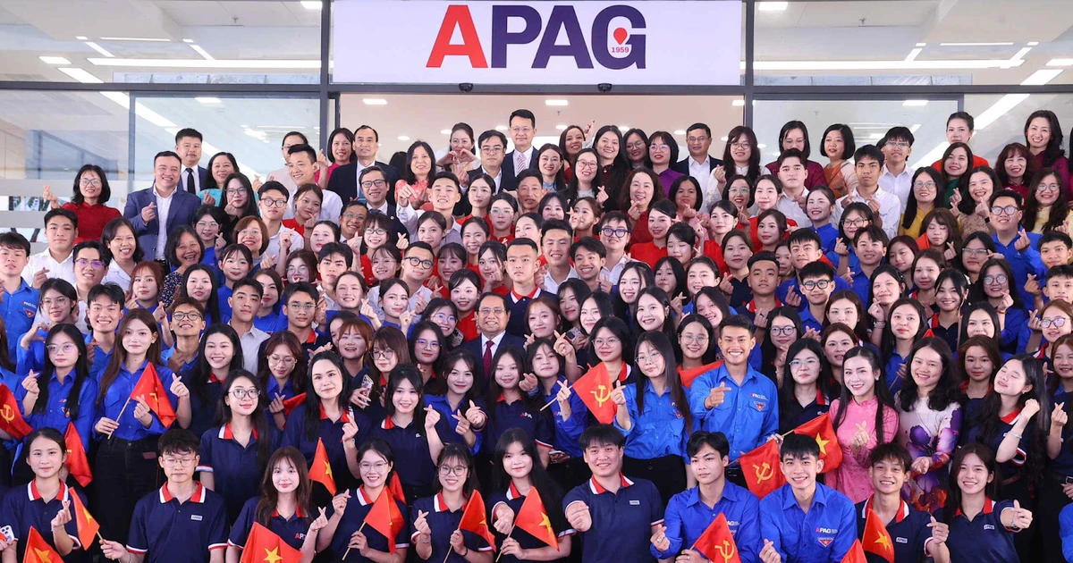Buổi gặp gỡ đỉnh nóc kịch trần: Thủ tướng "thắp lửa" khát vọng phụng sự trong sinh viên Học viện Hành chính
