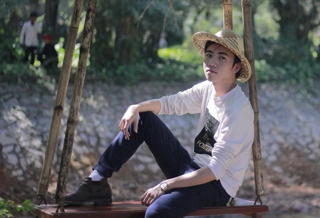 Chàng trai 9x "xịn sò" ghép rubik thành chân dung khiến dân tình trầm trồ ✨