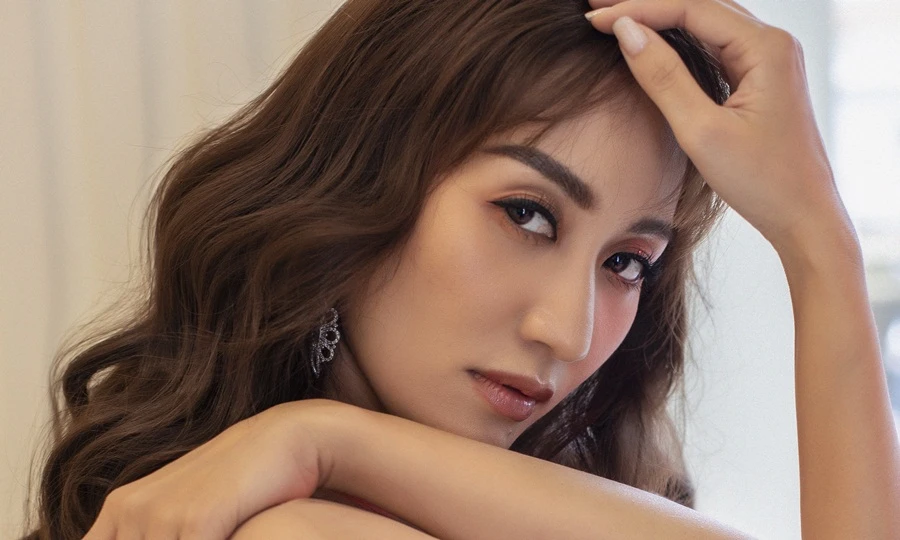 Timing chuẩn không cần chỉnh! Khánh Thi thả thính bài hát thất tình giữa lúc showbiz đang drama căng đét