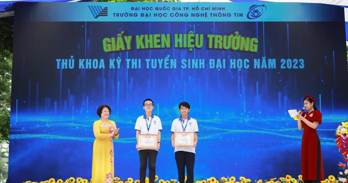 Gặp gỡ 2 nam sinh thủ khoa đầu vào trường ĐH Công nghệ thông tin ĐHQG TP. HCM - nghe xong chỉ biết phục sát đất!
