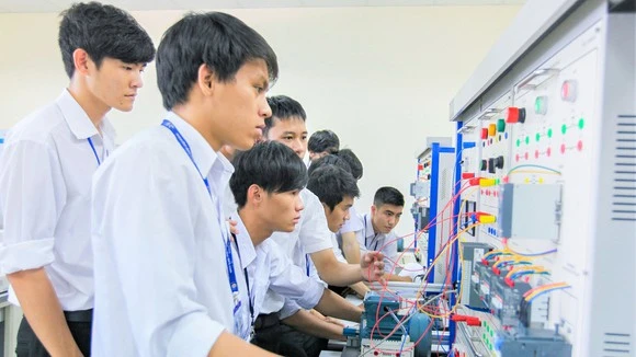 Học phí đại học tăng "khủng": Liệu có xứng đáng với chất lượng?