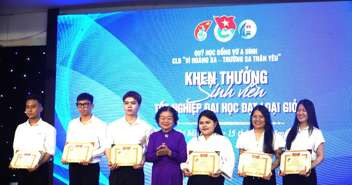 Quỹ học bổng Vừ A Dính trao 150 suất học bổng cho tân sinh viên - Những mầm non tương lai được tiếp sức đến trường ✨